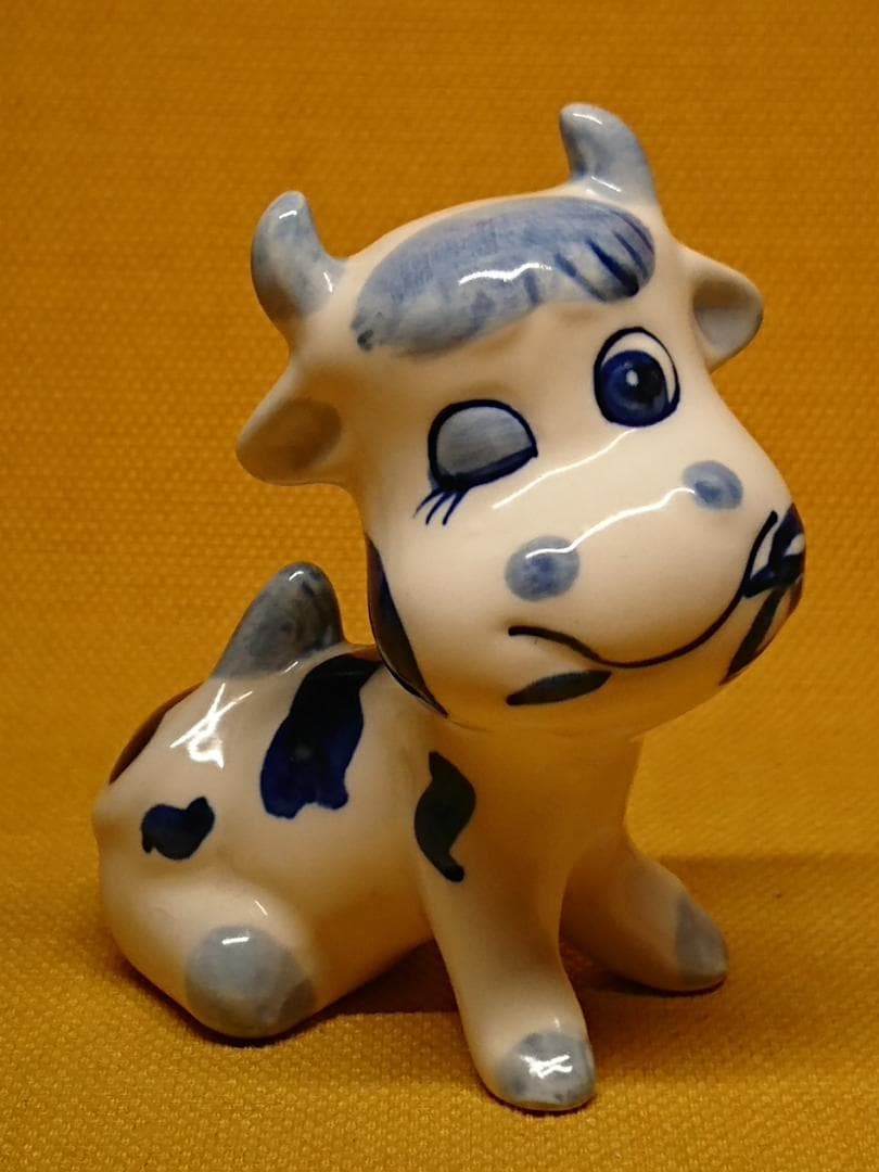 うし　牛　陶器　オブジェ　置物　インテリア　工芸品　美術品　A1343