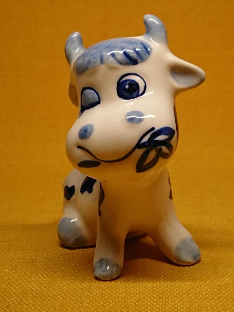 うし　牛　陶器　オブジェ　置物　インテリア　工芸品　美術品　A1343