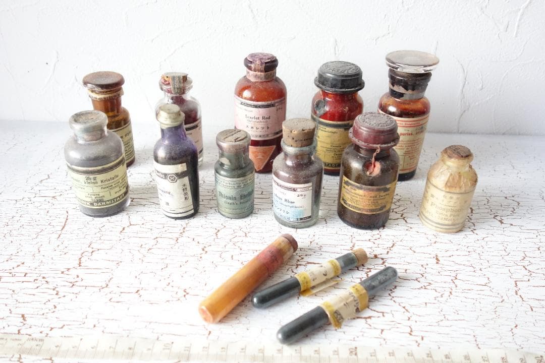 ジャンクスタイル　朽ちた染料のビンと木枠まとめ売り