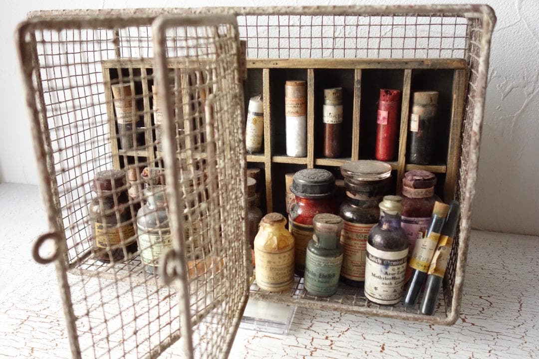 ジャンクスタイル　朽ちた染料のビンと木枠まとめ売り