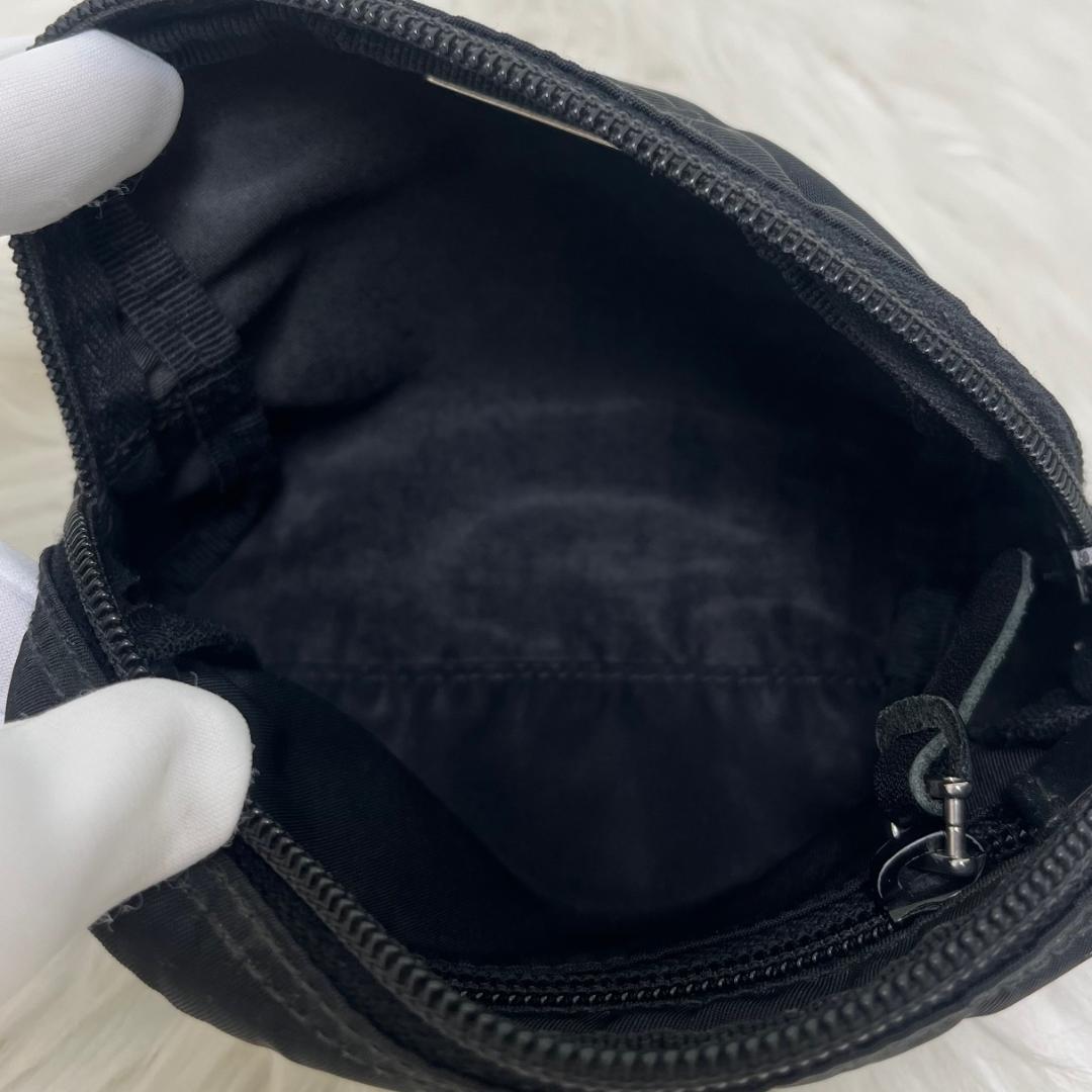 PRADA プラダ　ポーチ 三角ロゴ ブラック　白タグあり　美品