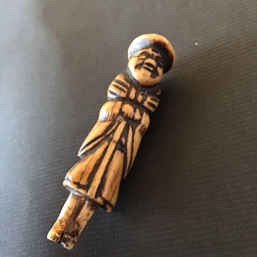 根付「行商人」江戸時代保証　材質(本州鹿) N箱