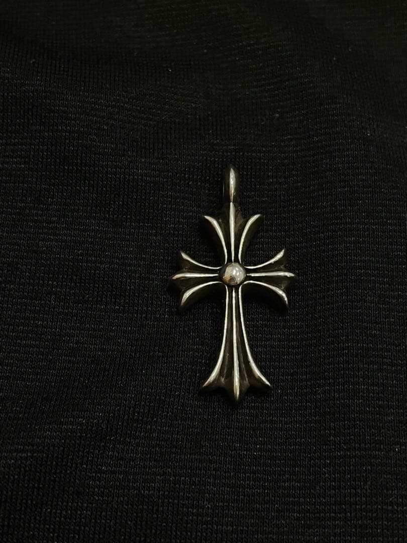 chearts タイニーファットクロス ダイヤ ペンダントトップ 似