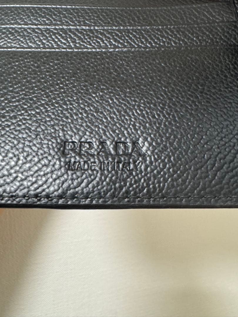 PRADA プラダ マネークリップ 二つ折り財布 ブラック ほぼ未使用 美品