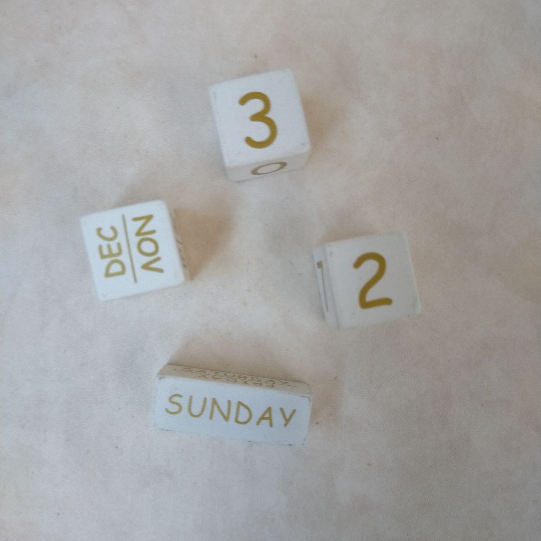 T上海 ディズニー ダッフィー＆フレンズ 万年カレンダー ペンスタンド