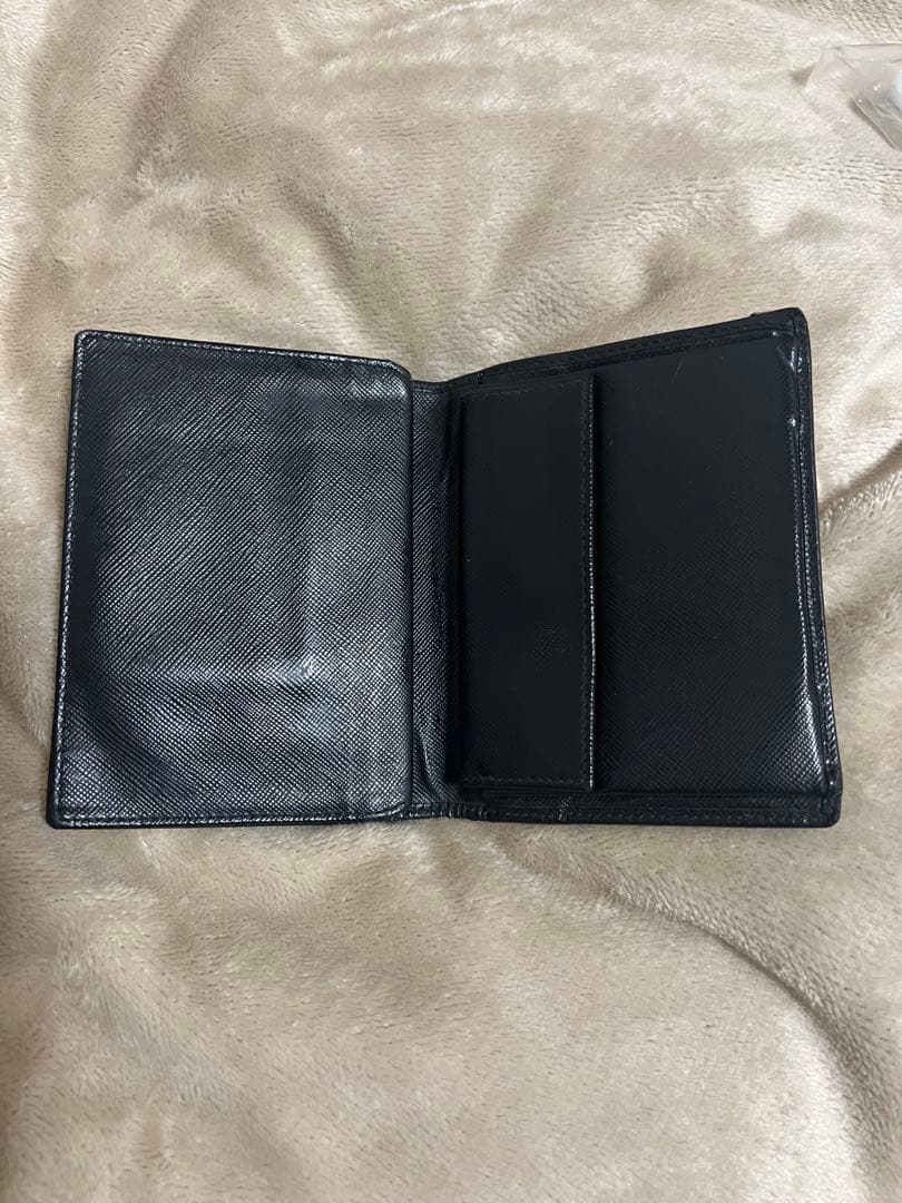 【美品✨】プラダ 二つ折り財布 サファイアーノ ブラック 三角ロゴ