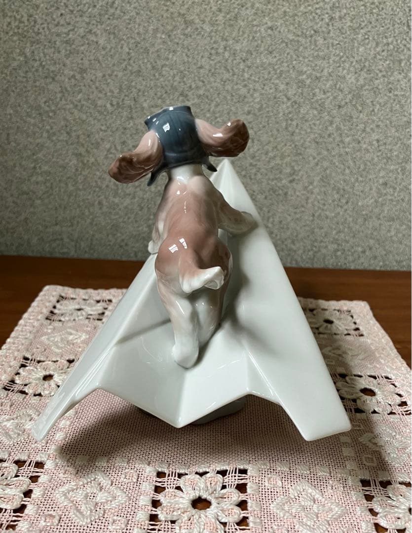 リヤドロ　パイロット　紙飛行機　犬