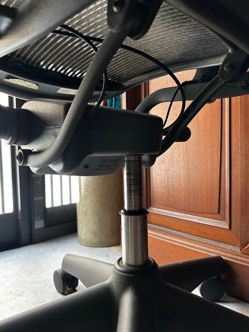 ハーマンミラー アーロンチェア USED