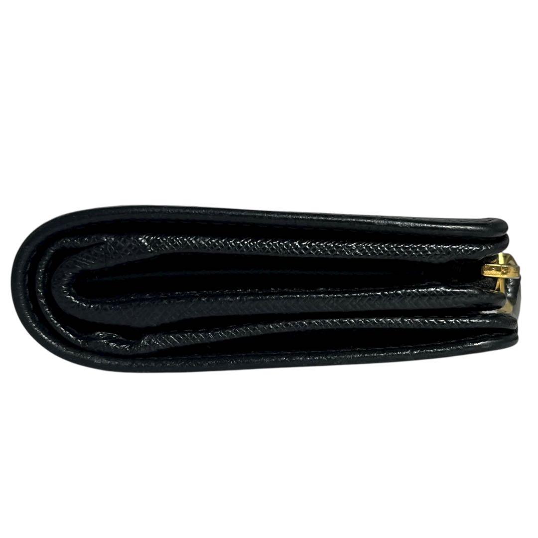 希少✨プラダ 二つ折り財布 シャイン ロゴ金具 サフィアーノ ブラック 黒