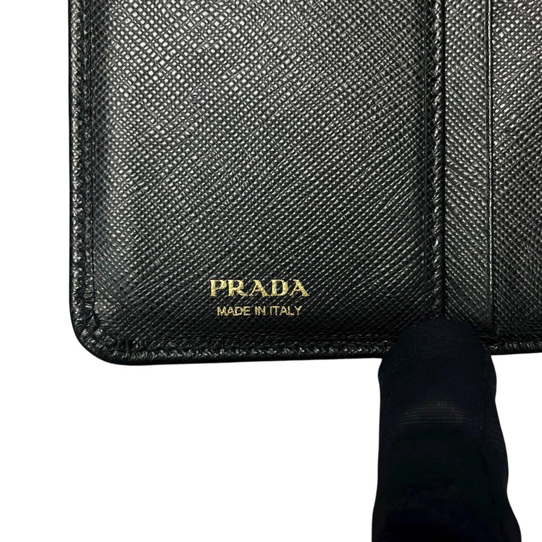 希少✨プラダ 二つ折り財布 シャイン ロゴ金具 サフィアーノ ブラック 黒