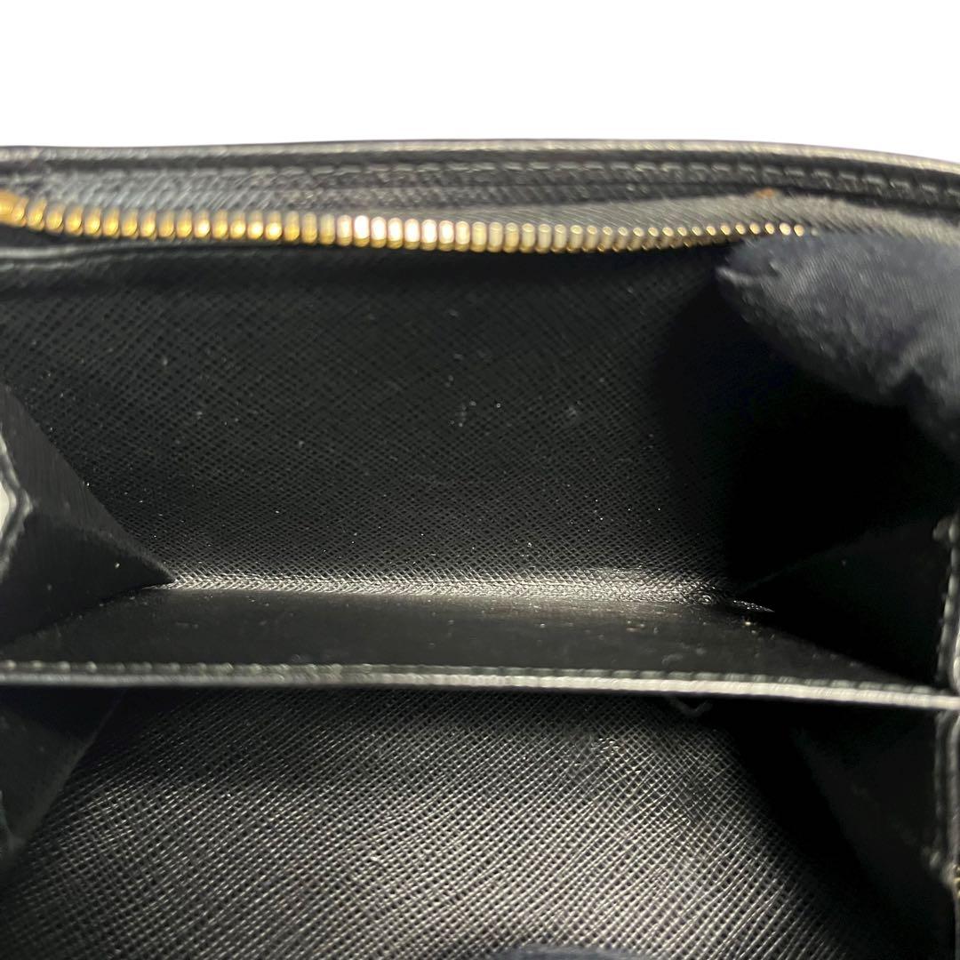 希少✨プラダ 二つ折り財布 シャイン ロゴ金具 サフィアーノ ブラック 黒