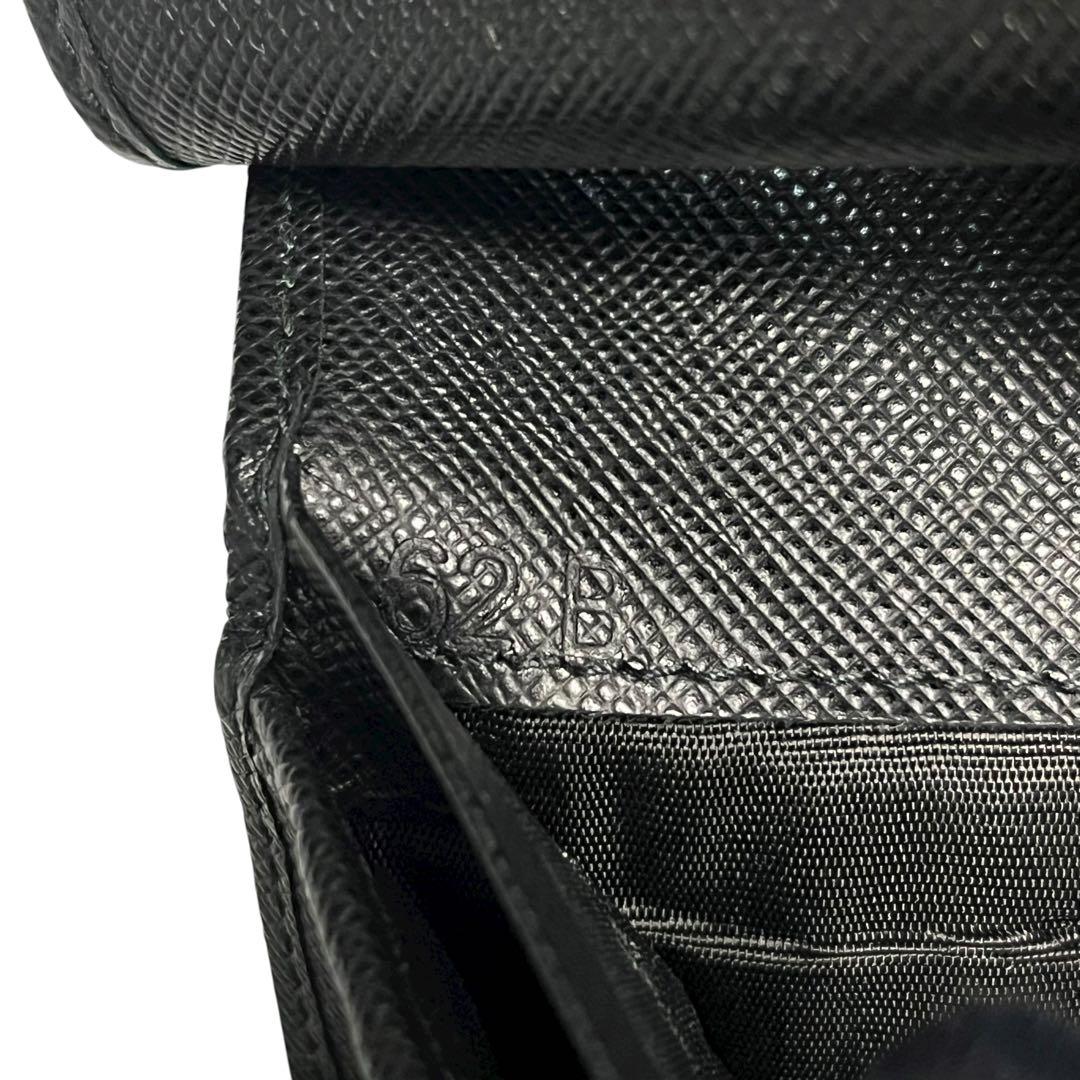 希少✨プラダ 二つ折り財布 シャイン ロゴ金具 サフィアーノ ブラック 黒