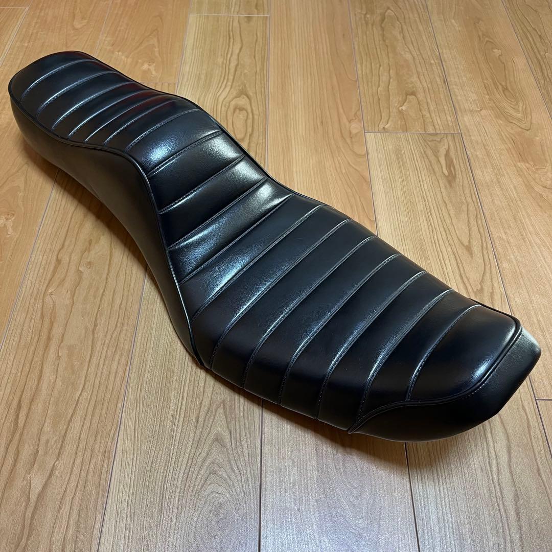 Tramp ハーレーXL用キング＆クイーンシート（04以降）プレスタイプ