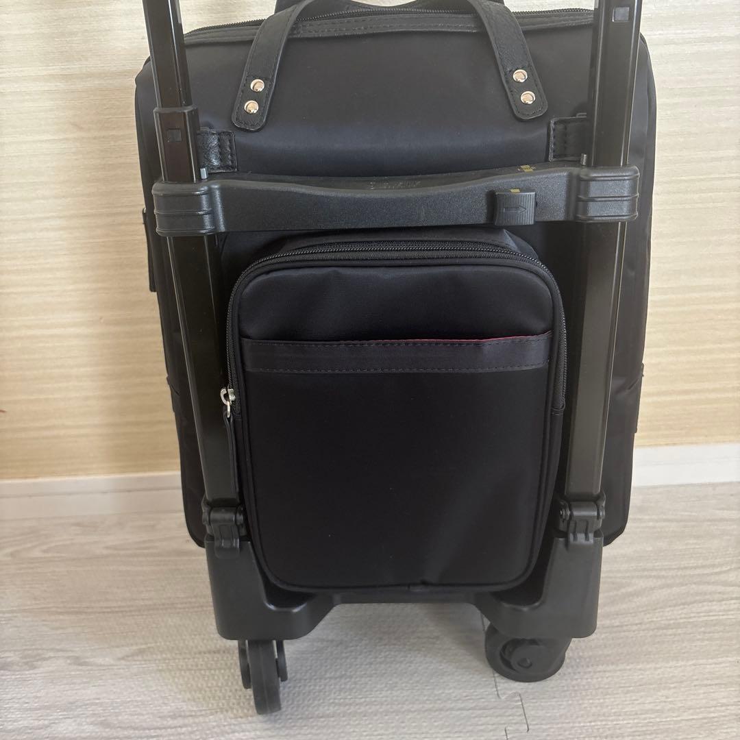 【美品】スワニー　キャリーバッグ　クレーぺ　黒　ストッパー機能