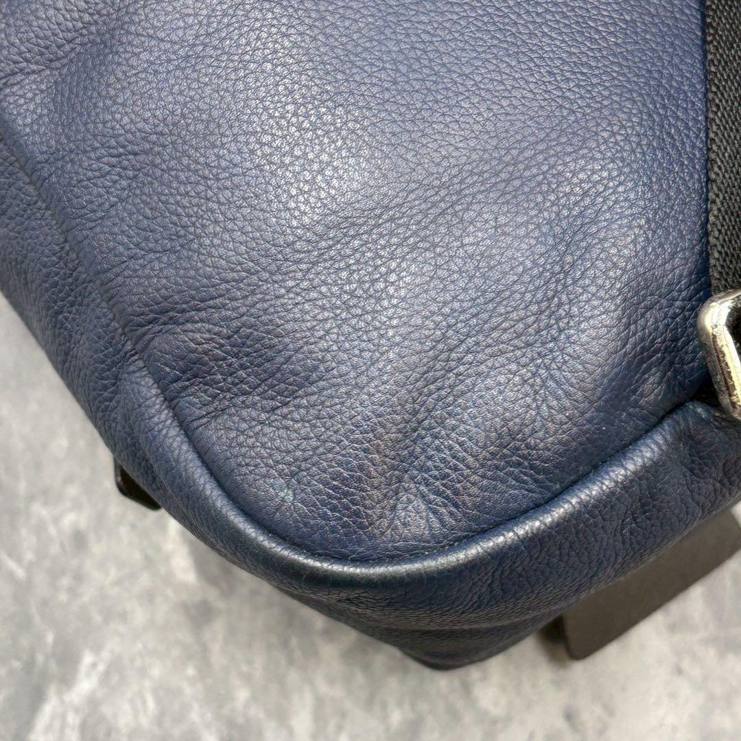 極美品 COACH トンプソン ボディバッグ ネイビー レザー ななめがけ