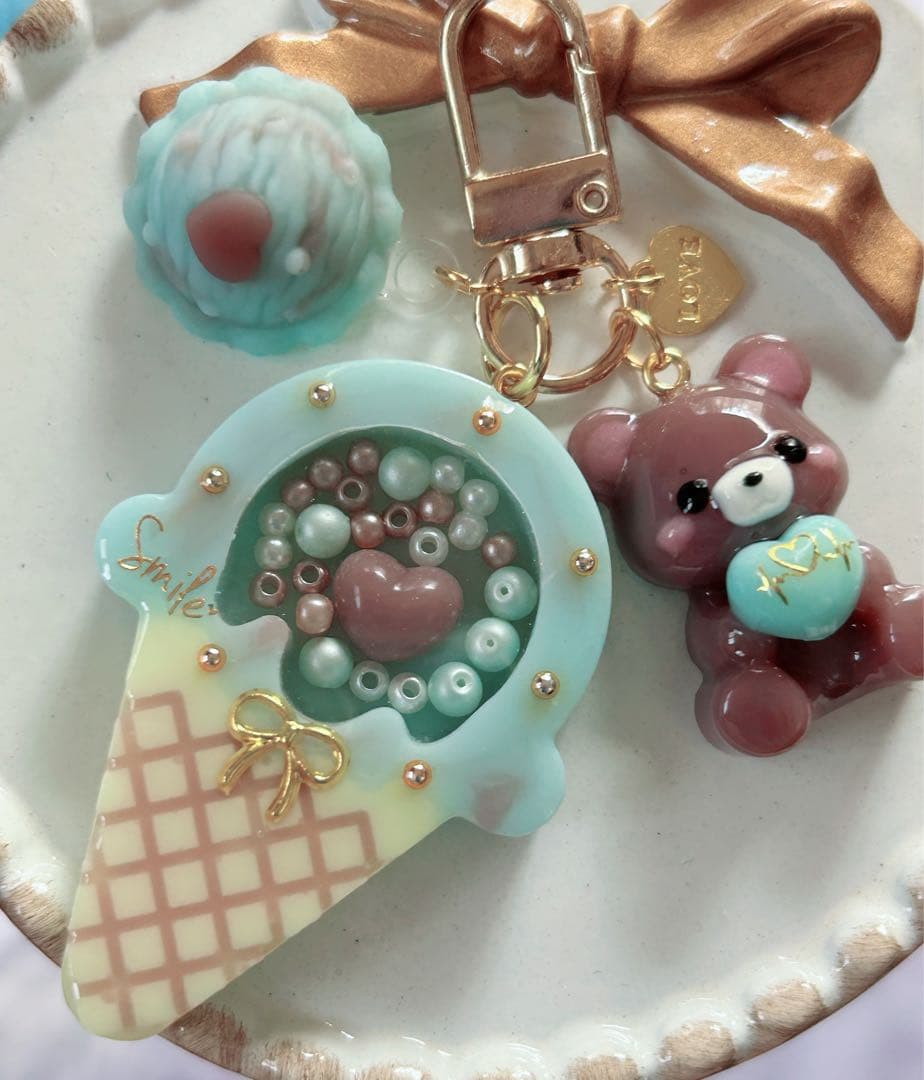 レジンキーホルダー　レジンチャーム　シェイカー　アイスクリーム　チョコミント②