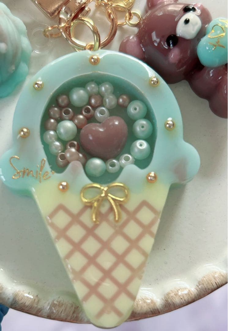 レジンキーホルダー　レジンチャーム　シェイカー　アイスクリーム　チョコミント②