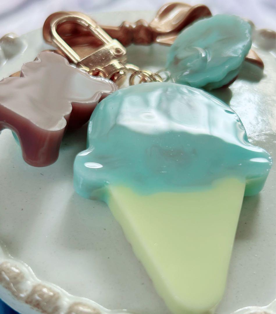 レジンキーホルダー　レジンチャーム　シェイカー　アイスクリーム　チョコミント②