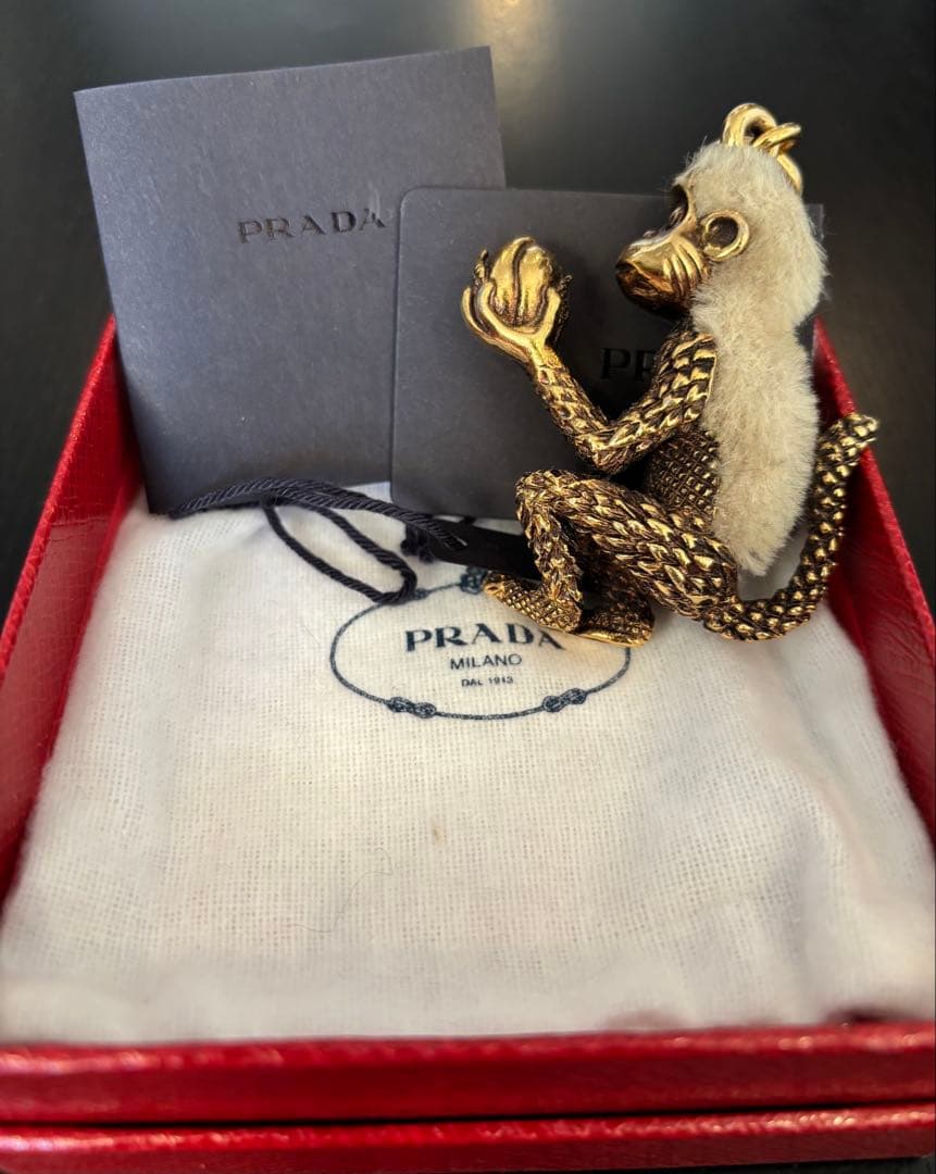 PRADA 猿のキーホルダー 専用ボックス付き