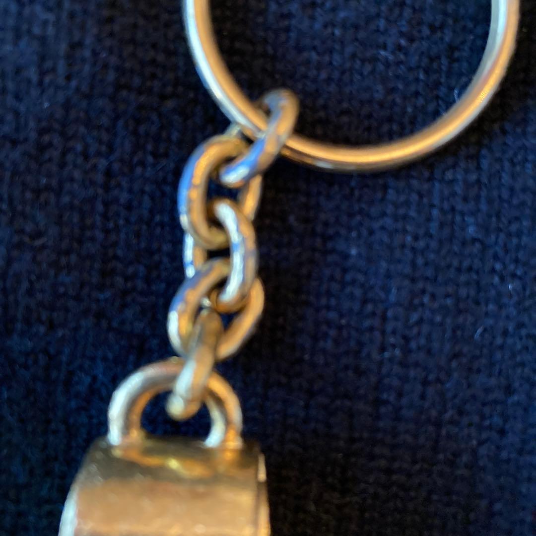 CHANEL　ゴールド ホイッスル型キーホルダー