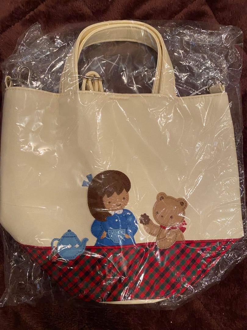 ファミリア クリーム色 子供とクマ刺繍 ハンドバッグ