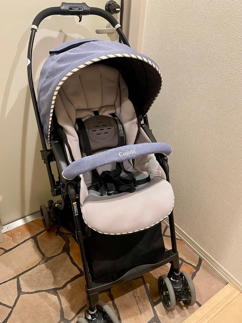 【直引取可】Combi α4キャス エッグショック Simplight