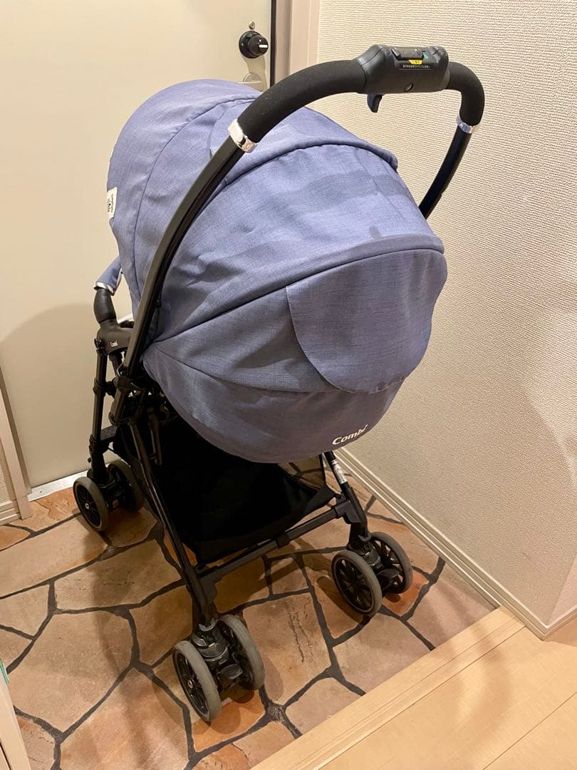 【直引取可】Combi α4キャス エッグショック Simplight