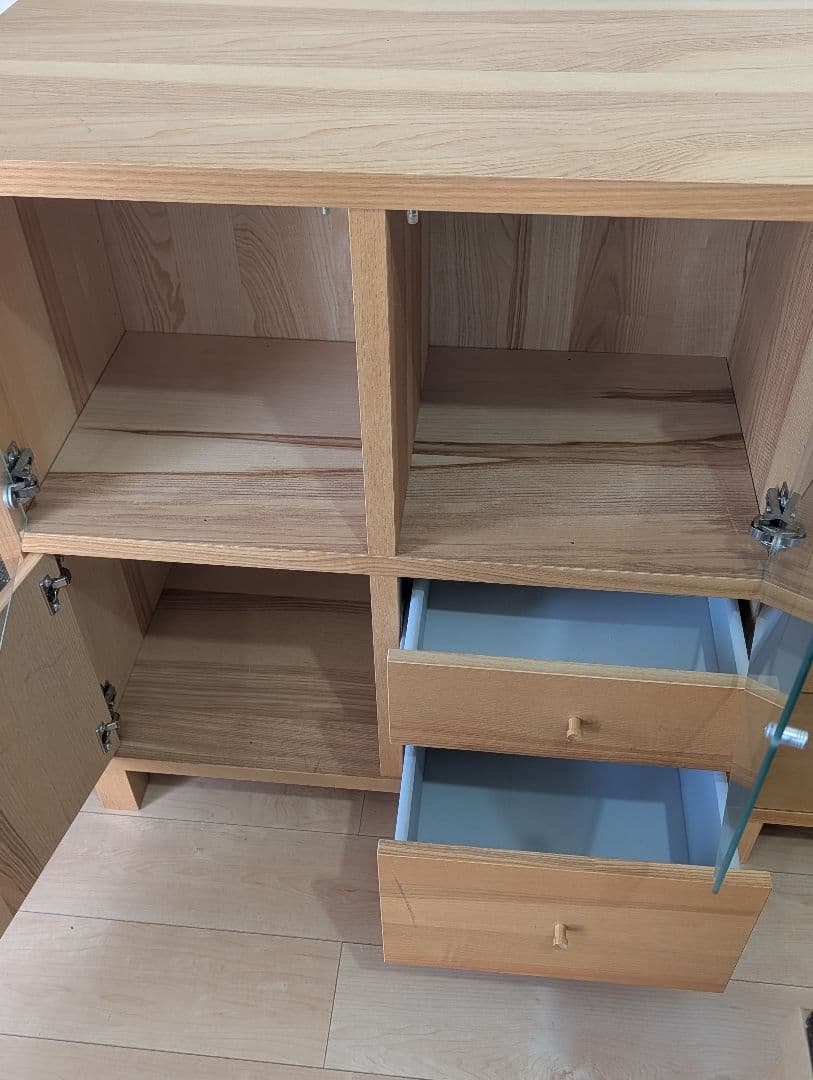 木製ディスプレイキャビネット ガラス扉付き IKEA Traby（①左）