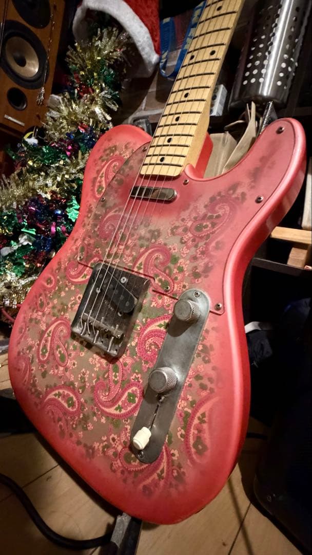 ペイズリー模様のピンクTelecaster