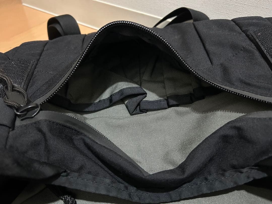 ミステリーランチ　メッセンジャーバッグ　インベーダー(?)