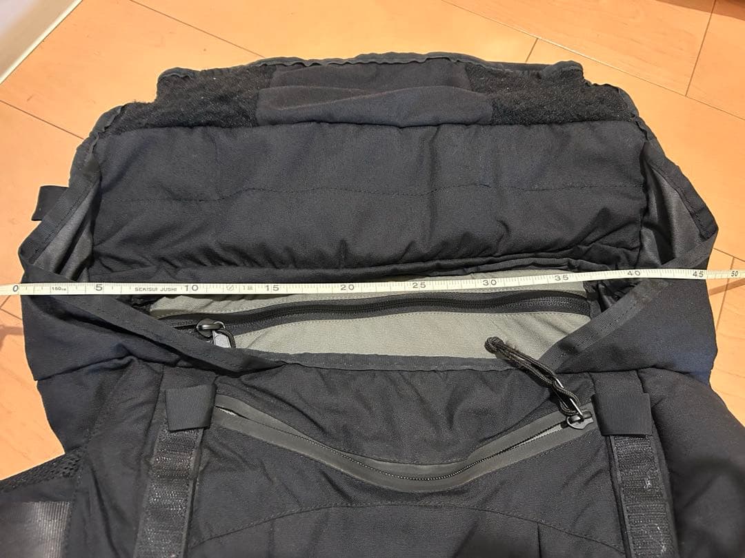 ミステリーランチ　メッセンジャーバッグ　インベーダー(?)