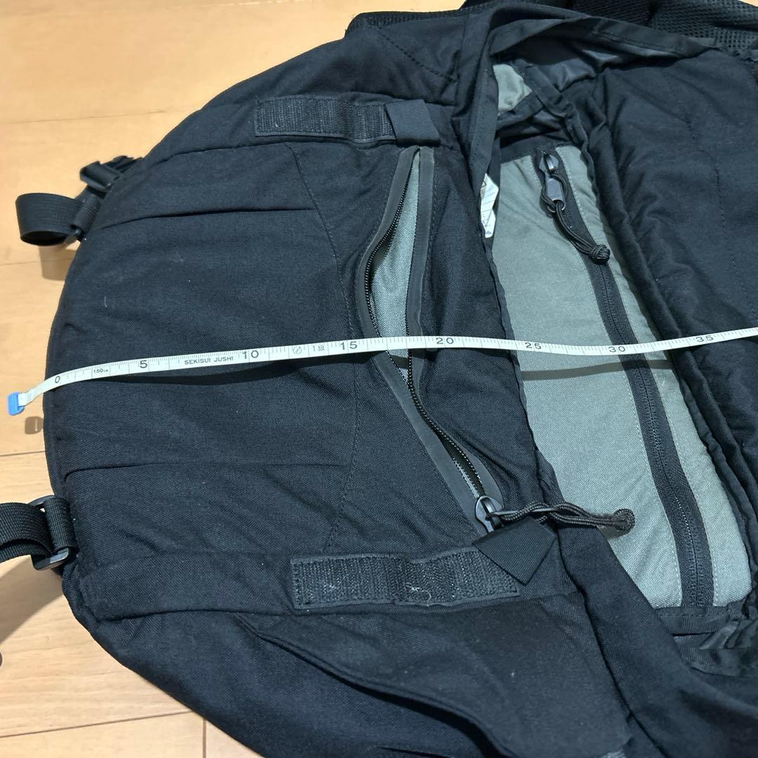 ミステリーランチ　メッセンジャーバッグ　インベーダー(?)