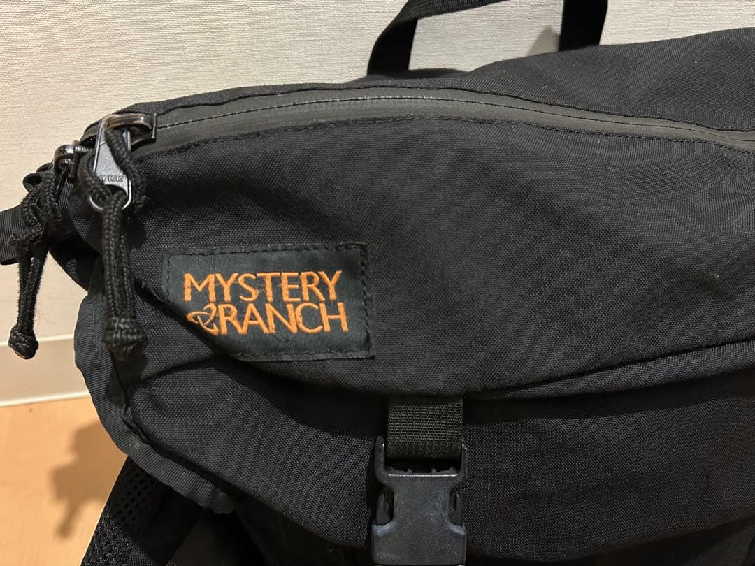 ミステリーランチ　メッセンジャーバッグ　インベーダー(?)