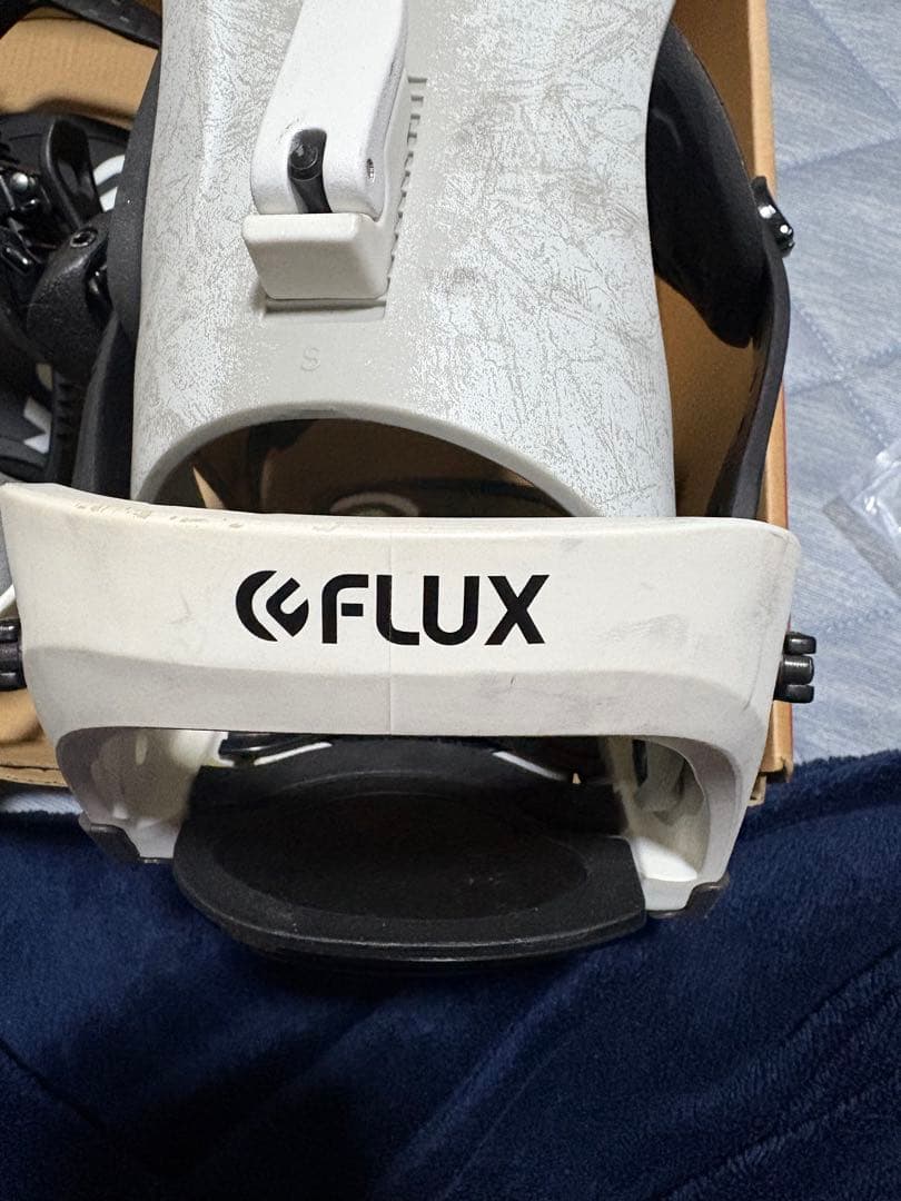 FLUX F23CVSW スノーボードビンディング S ホワイト