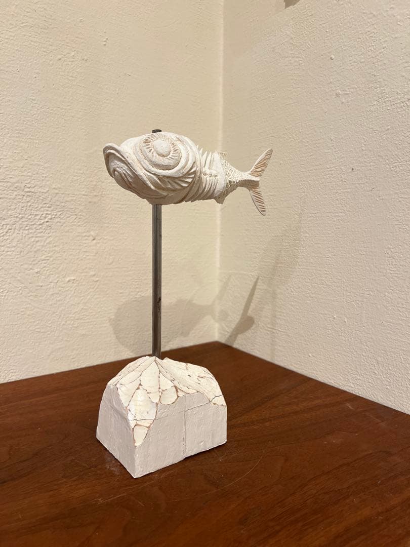 木製 白い魚の彫刻 約20cm