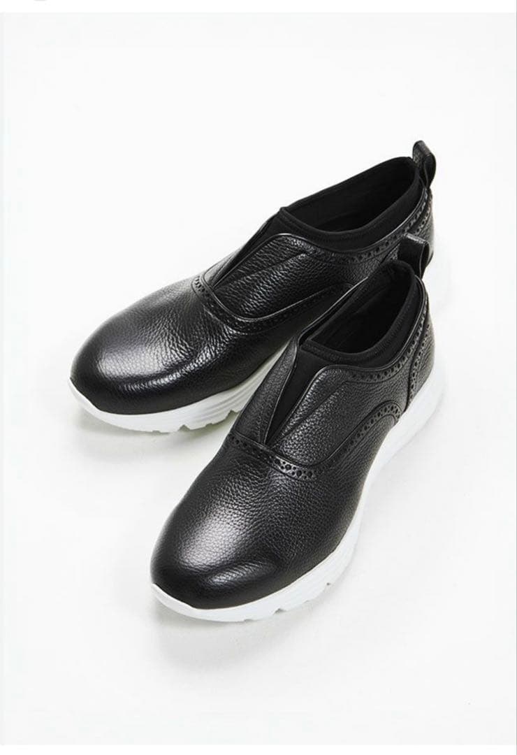 1PIU1UGUALE3の「CLASSIC NEO SLIP ON」黒 靴