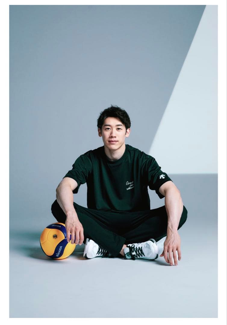 石川祐希選手 DESCENTEコラボ 半袖Ｔシャツ Mサイズ