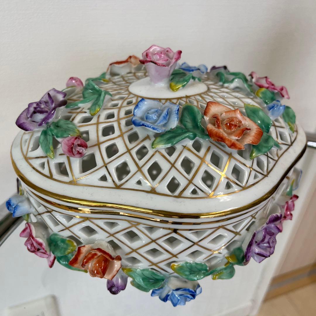 大きな素敵なバラの器　リモージュ　陶器。大幅値下げしました。