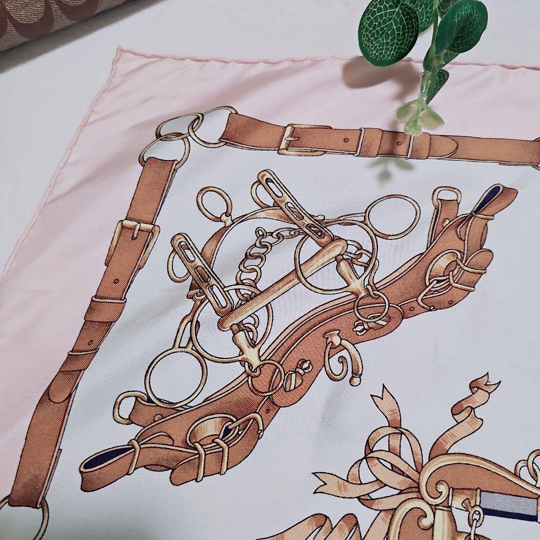 美品✨CELINE　セリーヌ　大判シルクスカーフ　ホース馬具柄　ピンク×ホワイト