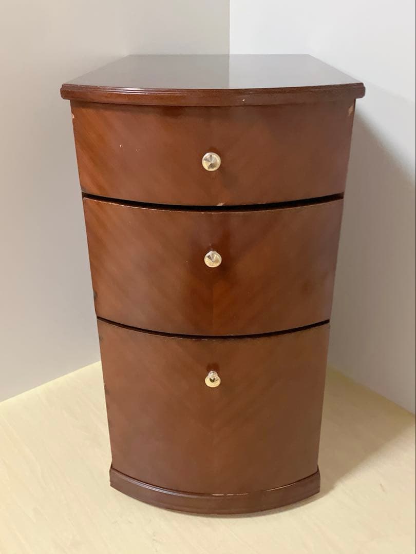 アンティーク調　キャスター付き　木製サイドテーブル　キャビネット　エンドテーブル