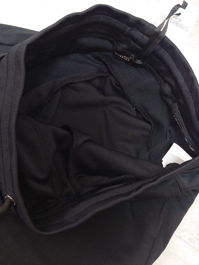 新品Lサイズ セットアップ ラインロゴ ウノピゥウノウグァーレトレ リラックス