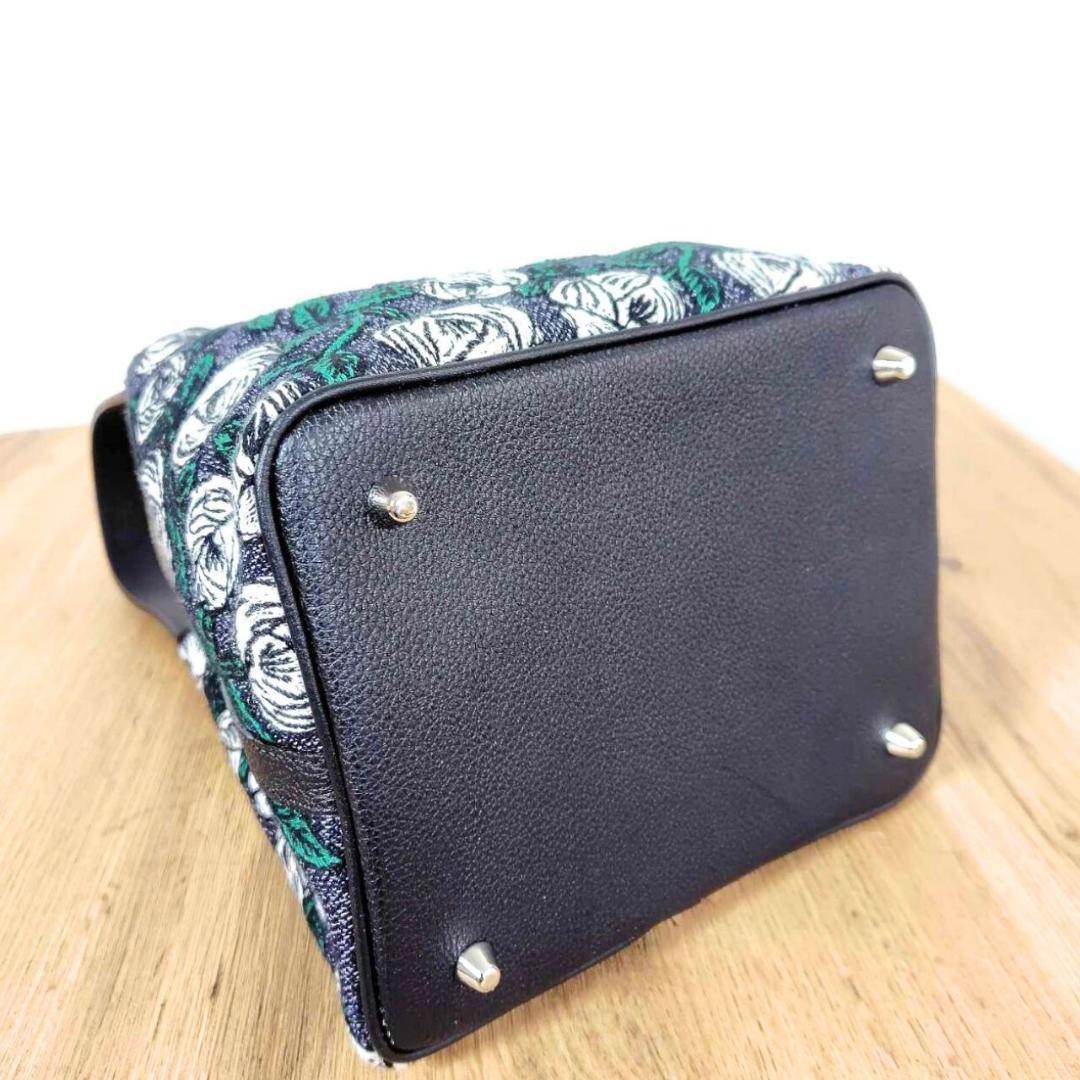 ミナペルホネン/2025rosyロージィーネイビ/牛革ブラックロックトート鍵