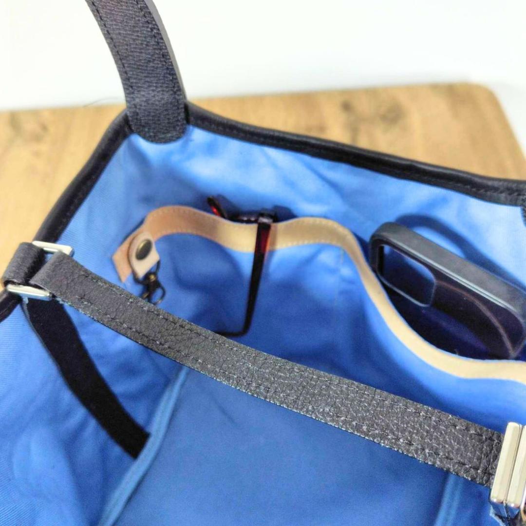 ミナペルホネン/2025rosyロージィーネイビ/牛革ブラックロックトート鍵