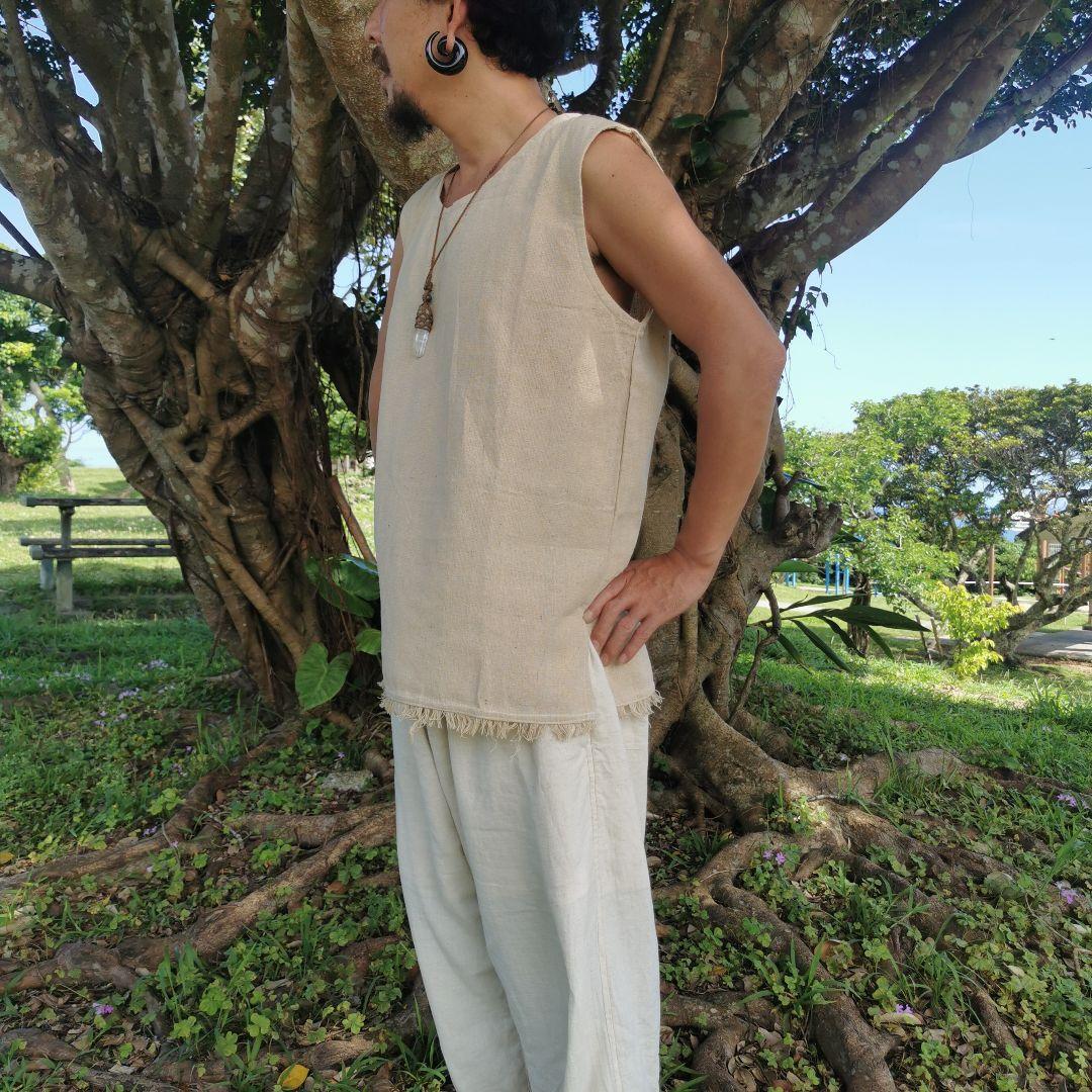 原始的タンクトップ　手仕事のフリンジ付き　しっかり生地