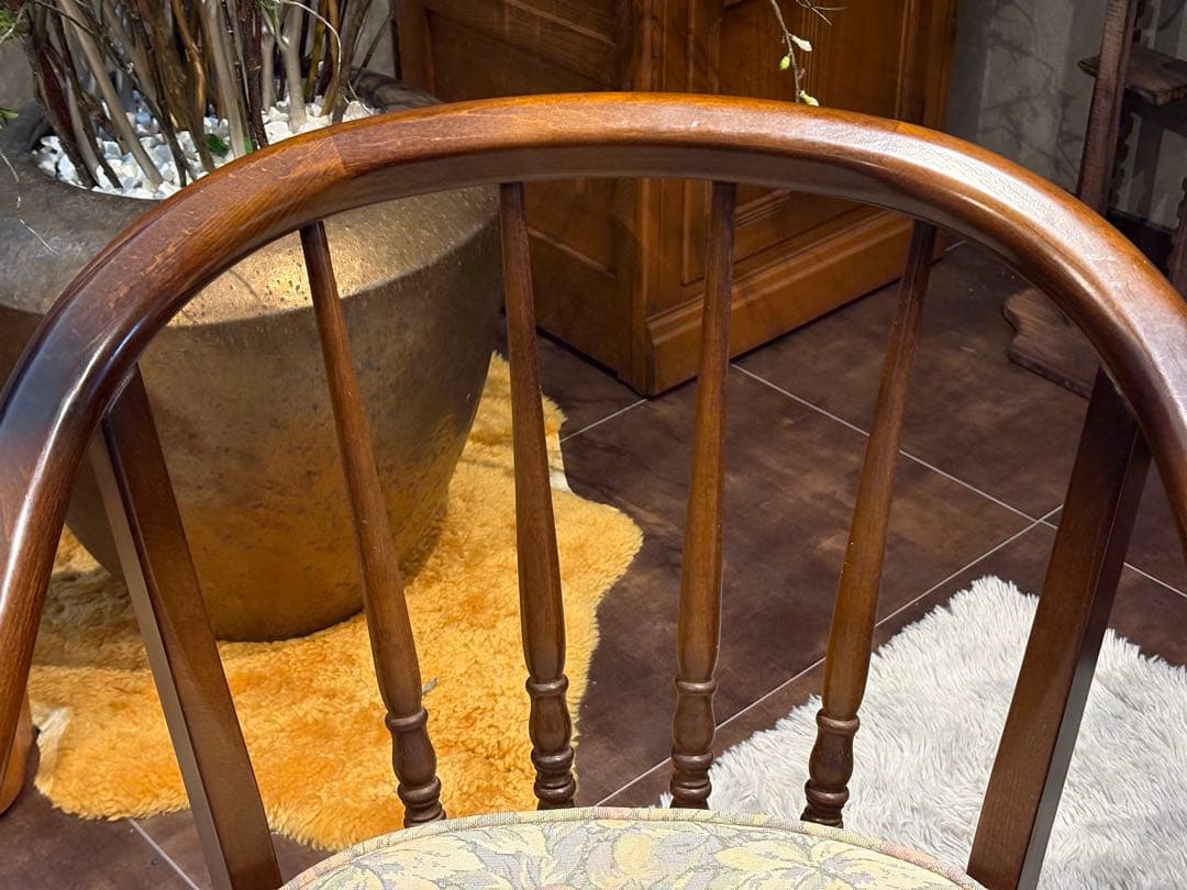 ②karimoku カリモク　アームチェア　ダイニングチェア　キャスター付　nZ