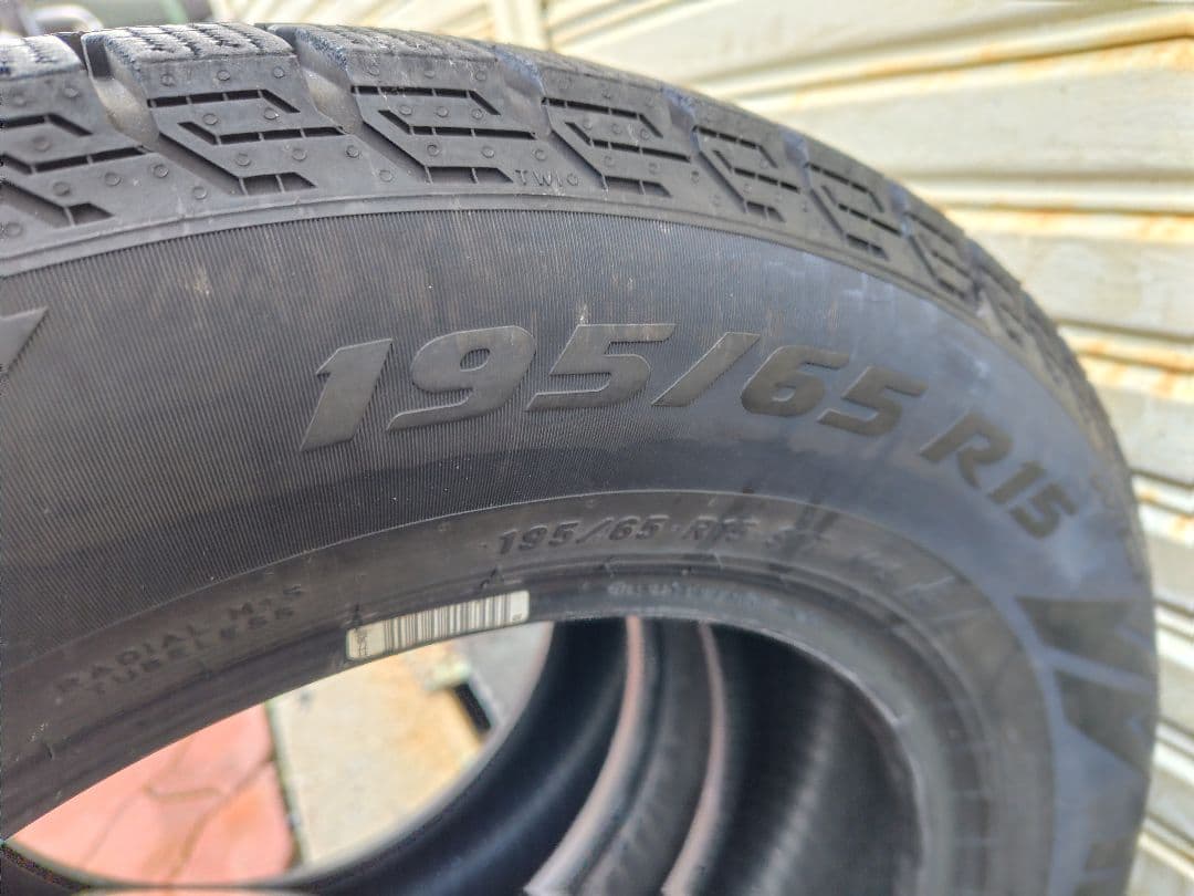 ピレリ シンメトリコ 195/65R15 2023年製