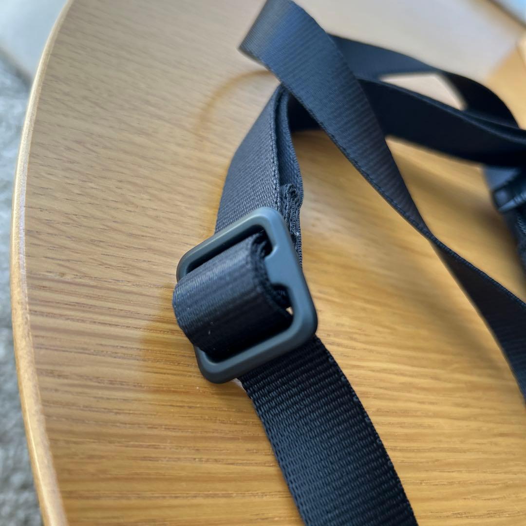 TUMI ブラック ボディバッグ