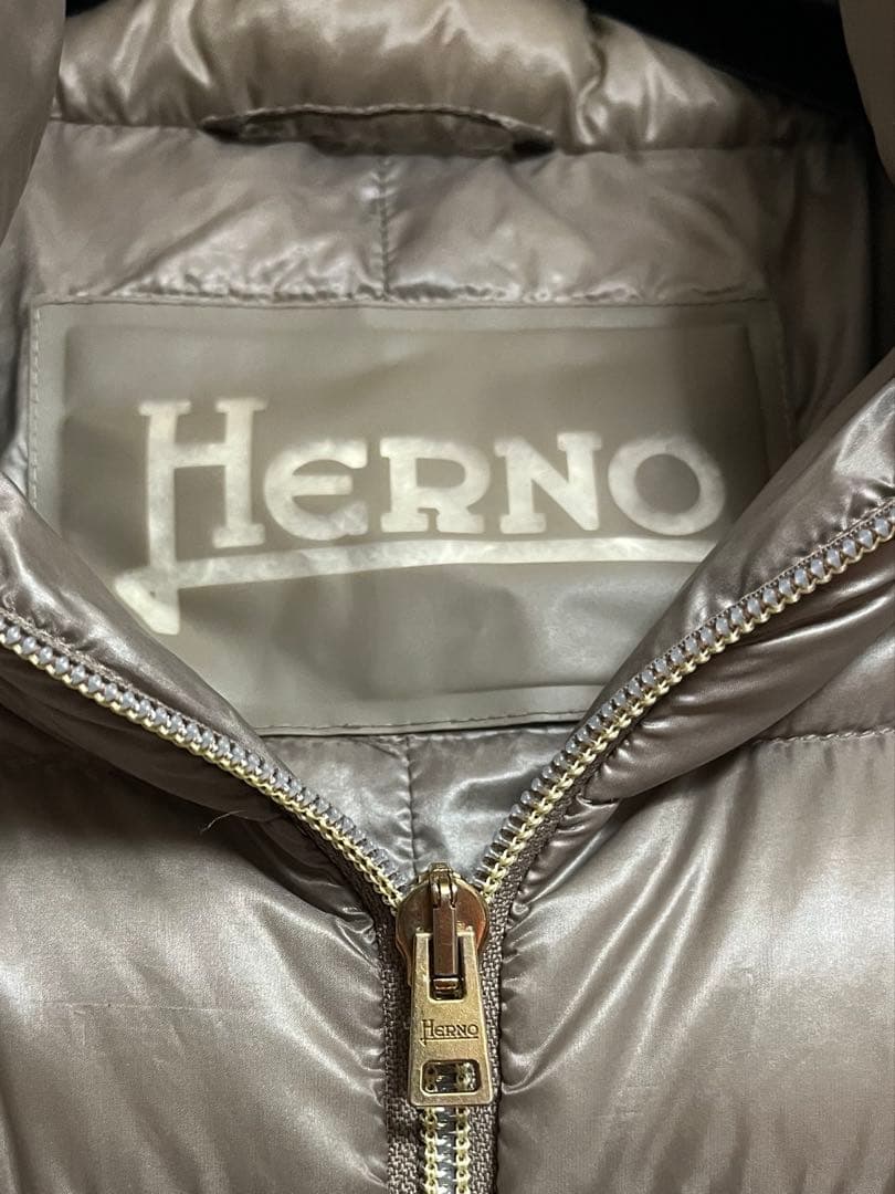 や*ま様 ヘルノ　レディス　フード付きスリムダウンベスト　ロング丈　サイズ44