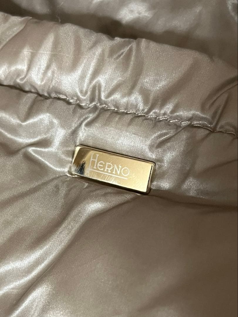 や*ま様 ヘルノ　レディス　フード付きスリムダウンベスト　ロング丈　サイズ44