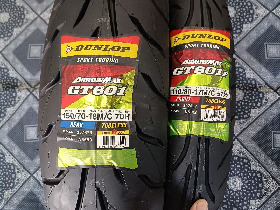 ダンロップアローマックスGT601 110/80-17 150/70-18新品！